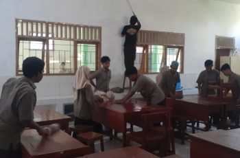 Bersih-Bersih Laboratorium IPA SMAN 1 Bantaran