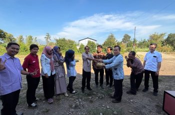 Pemberian Hadiah lomba pitulasan SMAN 1 BANTARAN