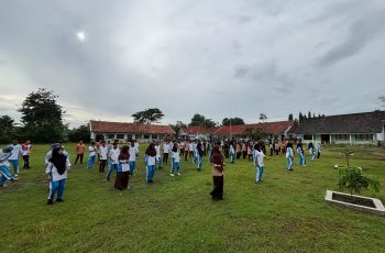 SI MAS LINTAR “BERSIH BERSIH MASJID DAN LINGKUNGAN SEKITAR”